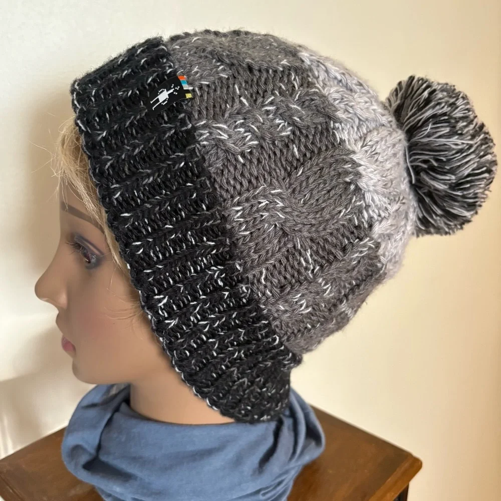 Smartwool Rounded Crown Merino Blend Cable Knit Pompom OS Streetwear Gorpcore